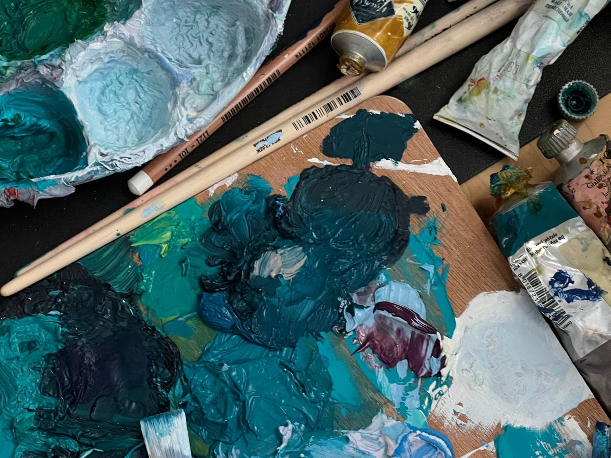 Painting tools and mixed colour pigments